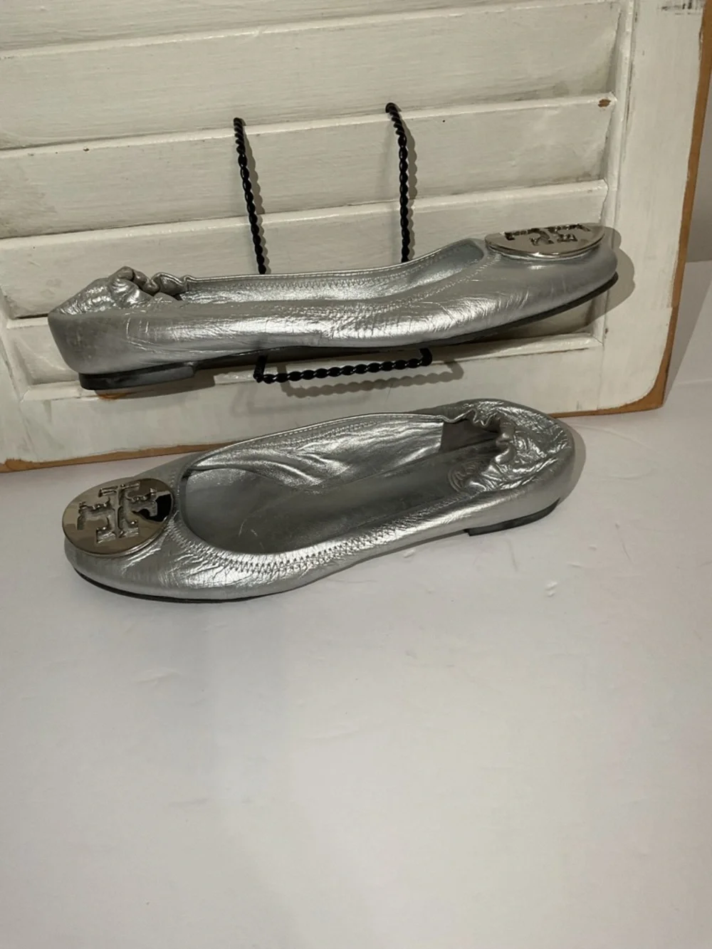 Tory Burch Reva Metallic Silver Logo Round-Toe Ballet Flats Size 6